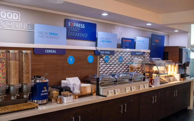 Holiday Inn Express Hickory-Hickory Mart by IHG