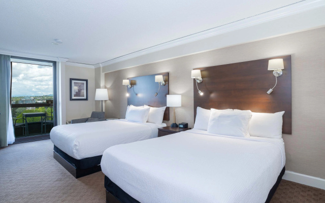 Sandman Signature Vancouver Airport Hotel & Resort - Image 4