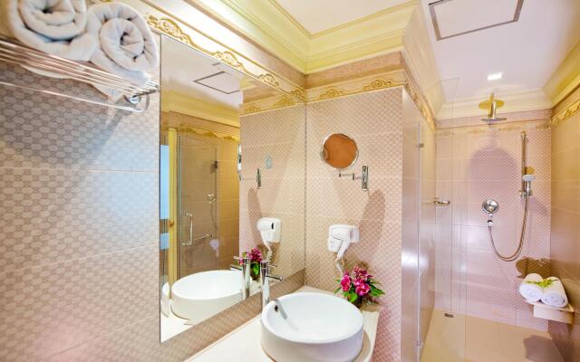 Kingston Suites 