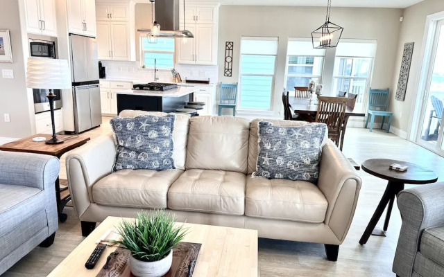 Salty Dog 5 Bedroom Home by RedAwning