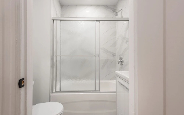 Beautiful Private Bedroom in Mile-End
