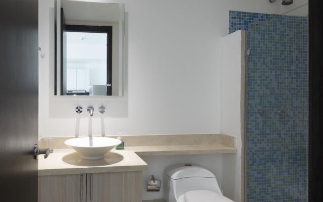 Stunning Highrise Seafront Apartment