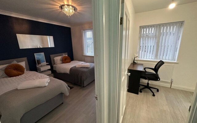 Comfortable and Stylish 3BD House in Luton