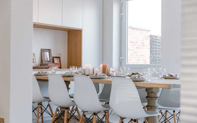 Modern House Julie With Spacious Garden and Garage