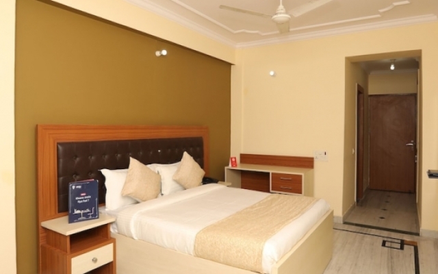 OYO 9948 Hotel Apple Pie