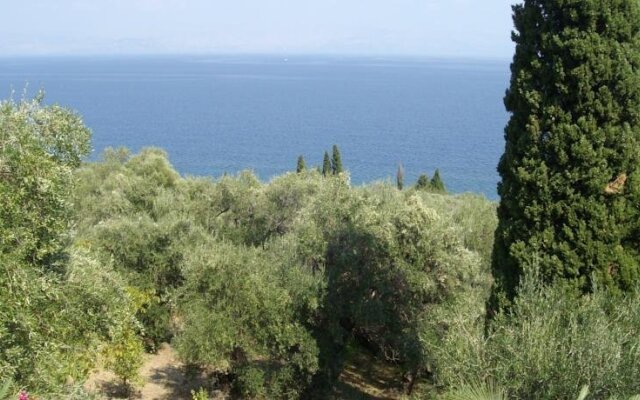 Spiros Apartments