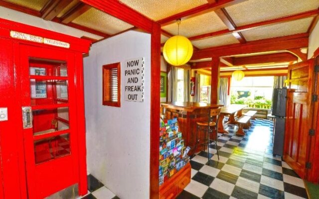 Ducks & Drakes Boutique Motel & Backpackers
