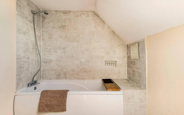 Immaculate 2 - Bedroom House in Milton Keynes
