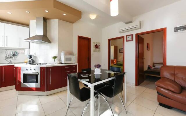 Nearby Beach, Modern Apartment Arena