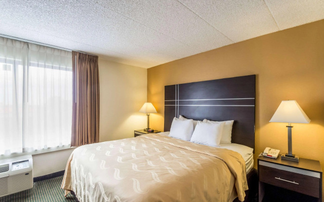 Quality Suites Milwaukee Airport