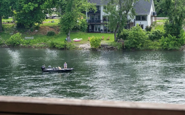 Nautical Nest on Taneycomo
