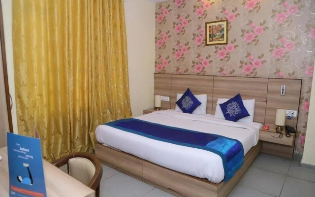 OYO Rooms Paras down Town Mall