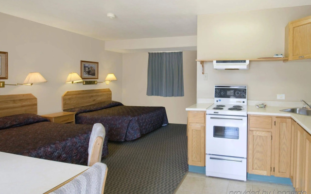 Canadas Best Value Desert Inn & Suites Cache Creek