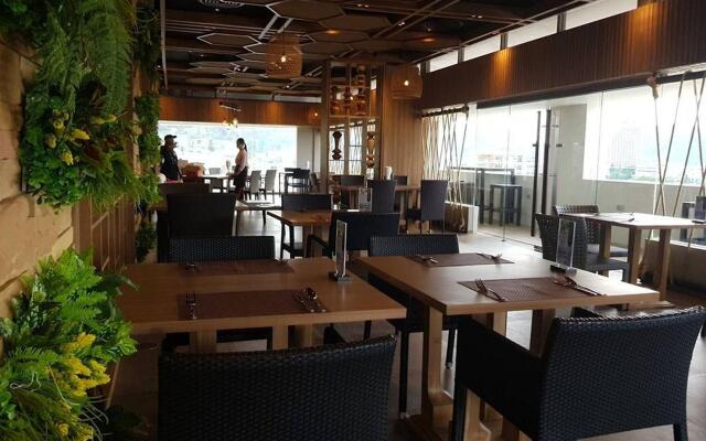 Отель Journeyhub Phuket Patong