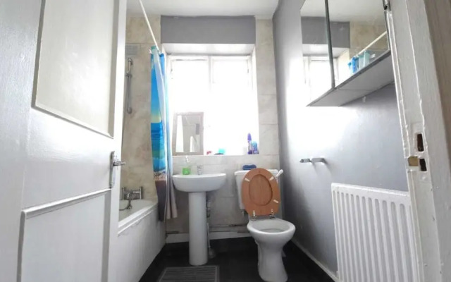 London Edgware Station Apartment