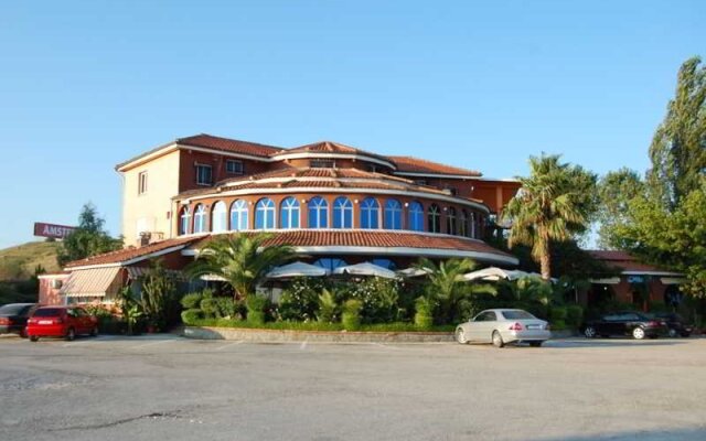 Pilo Lala Hotel