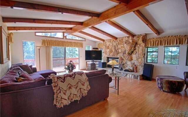 Game Room W/pool Table in Large Home - Kingswood Manor