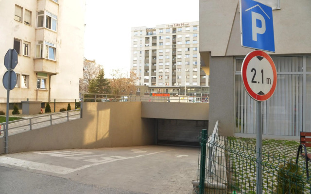 Stylish Violet & Modern Apartment