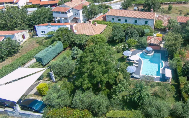 Country House Apartments