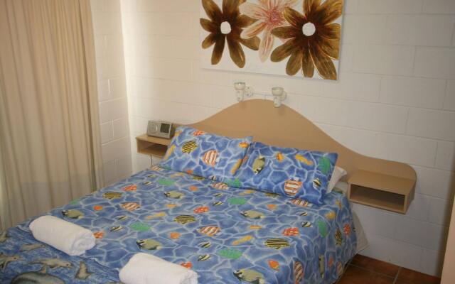 Lake Edge Holiday Units