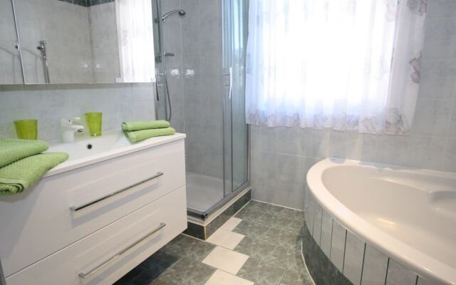 Idyllic Holiday Home in Goldegg Weng Near ski bus