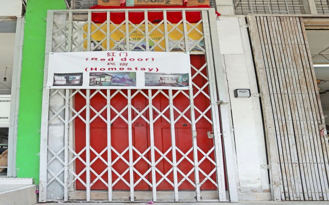OYO 90571 Red Door Homestay