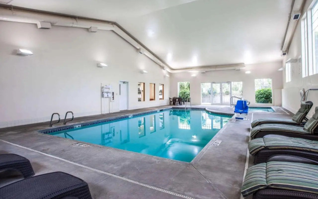 Quality Inn & Suites - 3 Stars