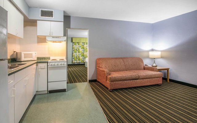 Rodeway Inn & Suites Winter Haven Chain Of Lakes