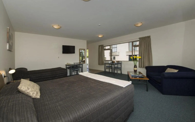 Lake Point Motel – Guest Rooms – Hamilton