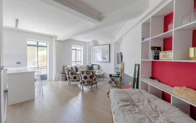 Sleek & Stylish 1BD Flat w/ Balcony - Kings Road