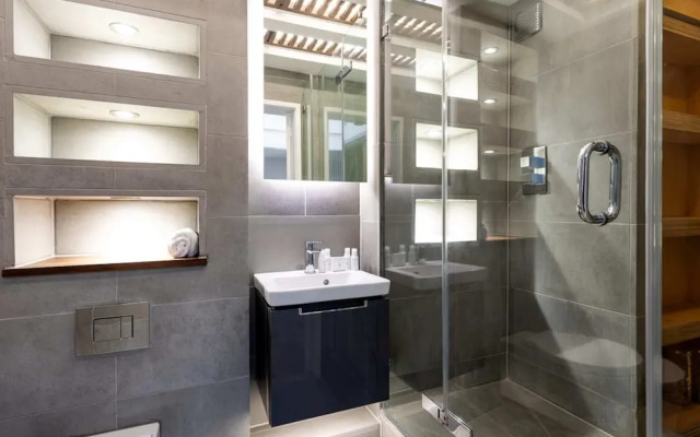 Bright Maida Vale Apartment