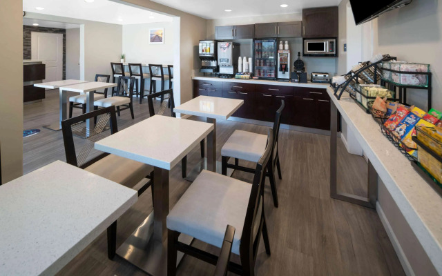 Days Inn by Wyndham Galt/Elk Grove South