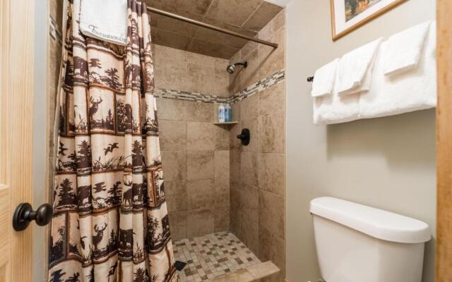 4 Seasons Inn on Fall River