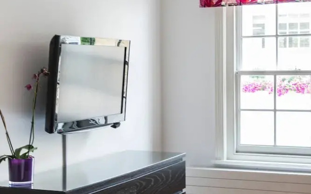 Campden Street VII by Onefinestay