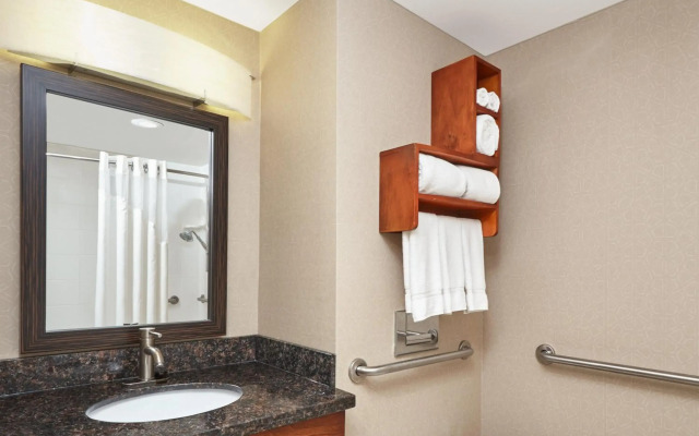 Holiday Inn Express Hampton - Coliseum Central by IHG