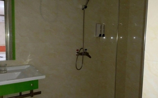 Jiayuan Business Hotel (Wuhan University of Science and Technology Huangjiahu Campus )
