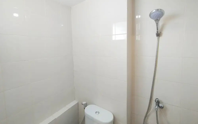 Nice And Cozy Studio At Bassura City Apartment