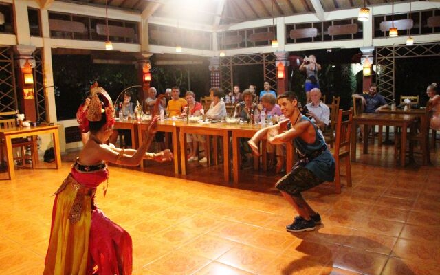 Lovina Beach Hotel