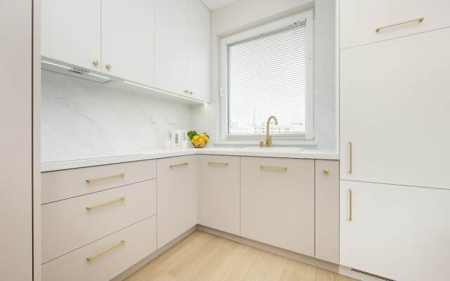 Stylish Apartment 7th Floor by Renters