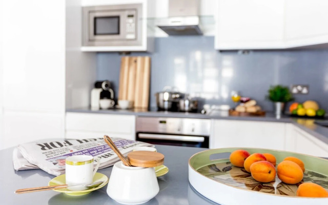 Gloucester Terrace by Lime Street