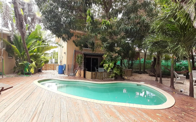 Appartement met zwembad en prachtige tuin