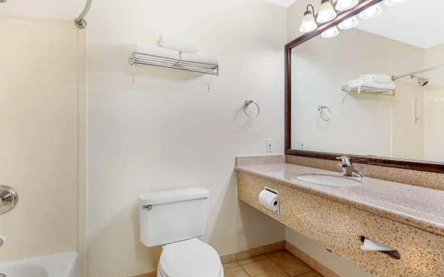 Best Western Plus Villa Del Lago Inn Patterson