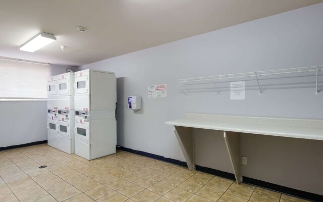 Savannah Suites - Arvada, Colorado