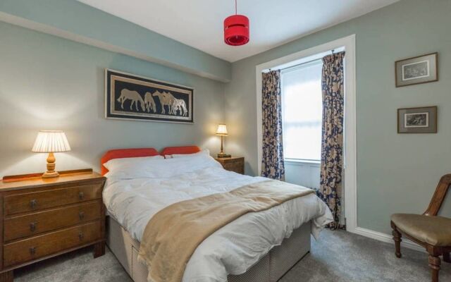 Heart Of Rose Street Quirky Antique Apartment