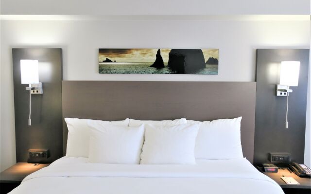 Comfort Inn & Suites Pacific - Auburn