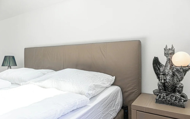 Spacious Home & Garden Free Parking