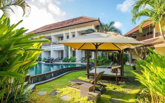 16 bedroom villa river side Legian