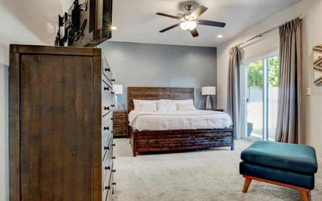 Amazing 4-bdrm W/backyard Paradise in Scottsdale!