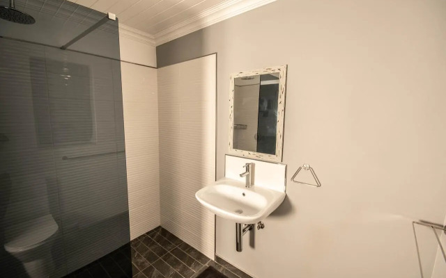 Oppiplot Guest House