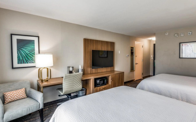 Holiday Inn Dallas Market Ctr Love Field by IHG